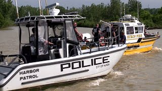 Divers recover body of man who fell off Huron Pier