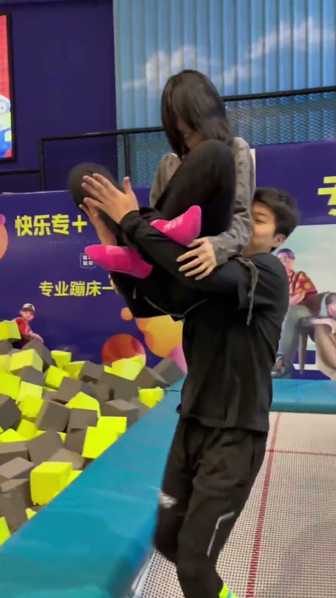 Watch This Teen Jump Around A ??Fun Park Trampoline For The First Time #trampoline #fun #adven
