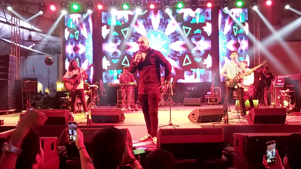 B Praak live concert Mumbai- mann bharyaa live - YouTube