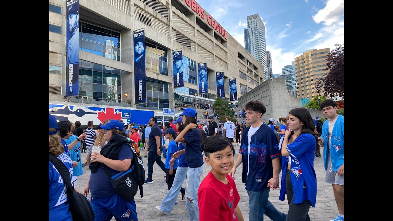 Blue Jays Fans on the Move: Game Day Vibes|