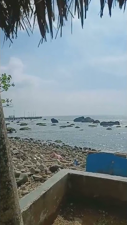 story WhatsApp liburan di pantai