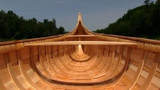 Building a birch-bark canoe Resimi