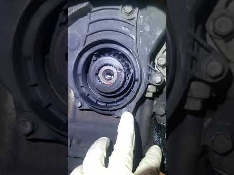 Hyundai Santa fe crank harmonic balancer removal tip - YouTube