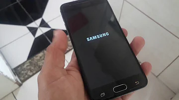 Como abrir a tampa traseira do Samsung J5 Pro?