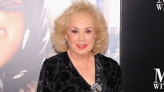 'Everybody Loves Raymond' Star Doris Roberts Dies at 90