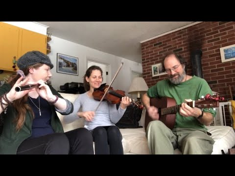 Small But Mighty Sessions: Fiona Howell with the White Mountain Céilí Band