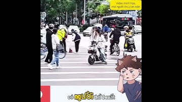 Bà lão ngã giữa đường, hàng trăm người đi qua… nhưng chỉ một người dừng lại! #shorts