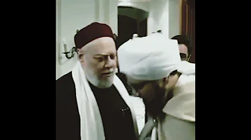 الحبيب علي الجفري يقبل يد الشيخ الدكتور علي جمعة مفتي الديار المصرية حفظهما الله 