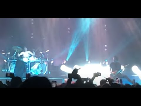 Deftones' Chino Moreno joined Gojira onstage to of Sepultura‘s “Territory“ - now posted
