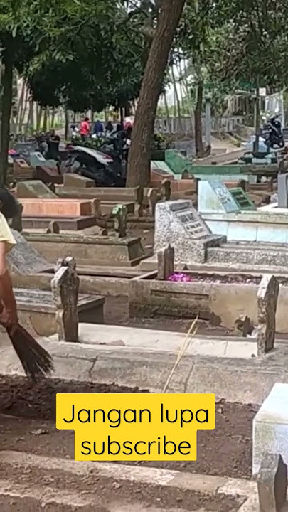 Tradisi nyekar ke makam sebelum ramadhan