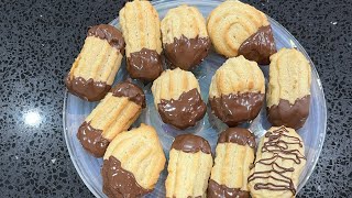 The right recipe for soft and chewy Petit Fours Butter Cookies