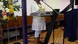 Vignette de la vidéo "Kisha Richards singing "worship oh my soul""