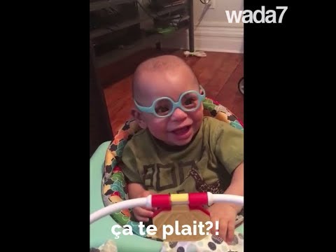 Vidéo: Bébé Voit Son Père Pour La Première Fois