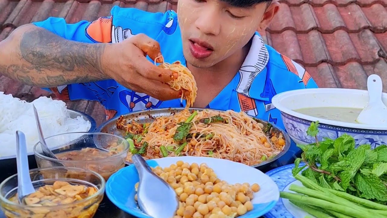 မုန့်ဟင်းခါးစားလား/ငရုတ်သီးစားလား ချက်ပြီးအားရပါးရစား 🥵🥵