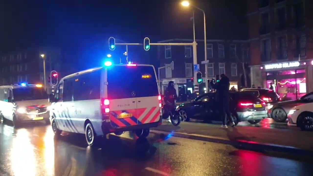 احتفالات تعم  شوارع مدينة دينهاخ   بعد تاهل المنتخب المغربي إلى المباراة النهائية لكأس امم إفريقيا 