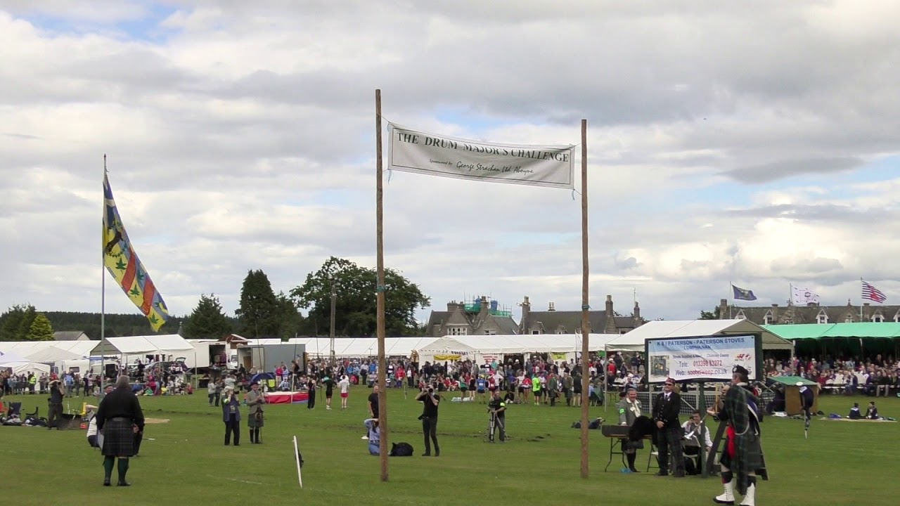 Aboyne Games 2017 Drum Majors challenge throwing the Mace over the