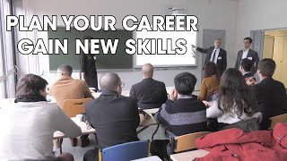 "eXplore your future" : Building your career before it stars