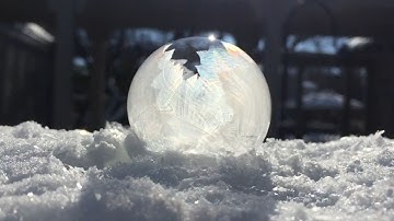 Crystal or Burst??? - Soap bubble left to freeze at -28° *Timelapse* || WooGlobe