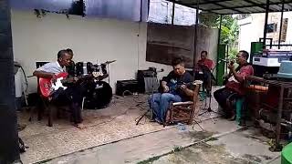 The legend band dengan tembang the mercys, mengapa