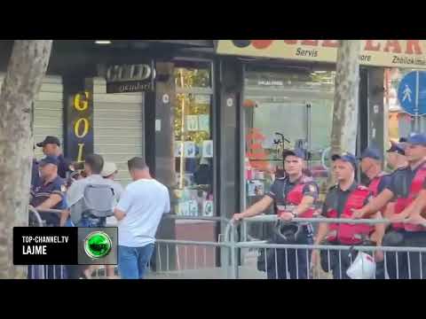 Top Channel/ Kuvend dhe protestë jashtë godinës, policia ‘blindon’ zonën, bllokon të gjitha hyrjet