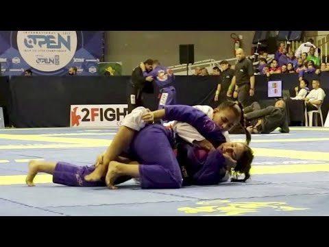 Beatriz Mesquita vs Mackenzie Dern - IBJJF 2017 Rio Fall Open