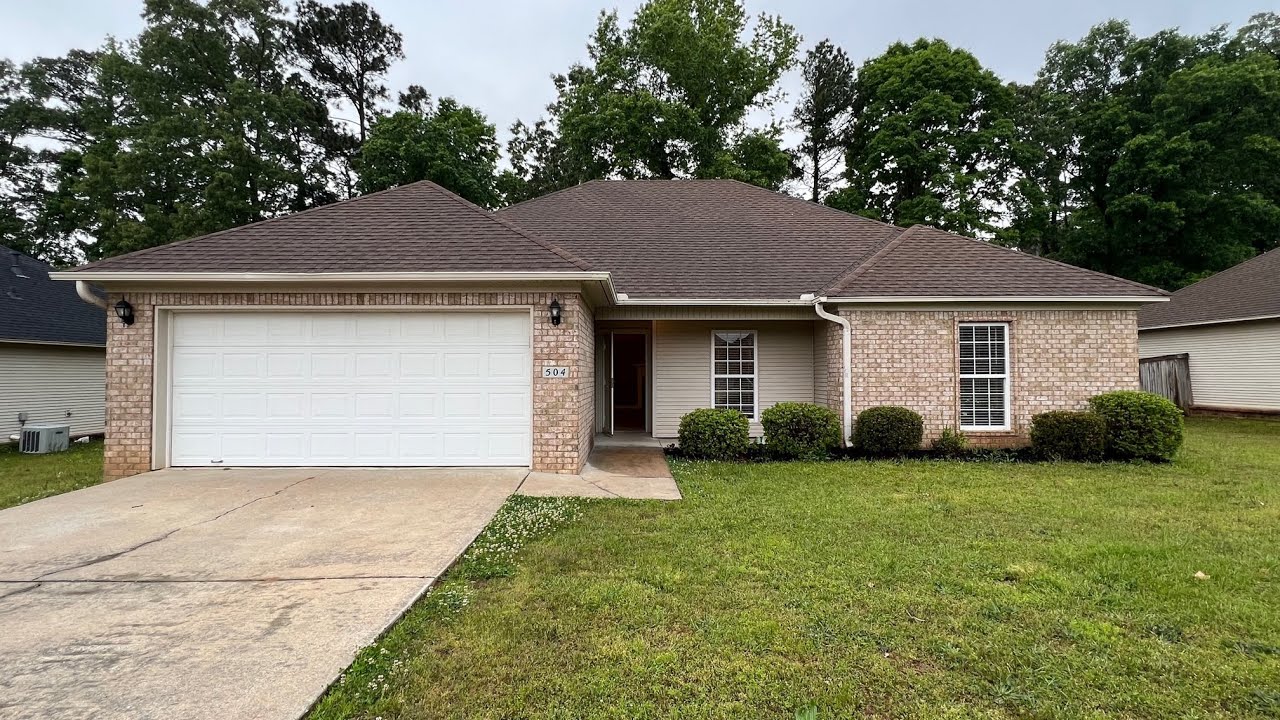 504 Hawthorne, Benton AR 72015 4br 2ba w new flooring and new