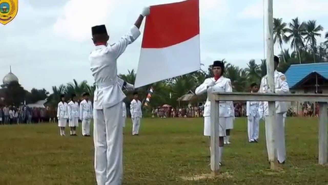 pengibaran bendera merah putih 17 agustus 2015 Desa Oki Lama, Namrole, BURSEL