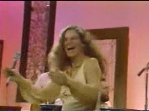 CAROLE KING (Live) - I Feel The Earth Move