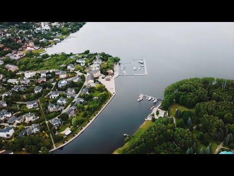 Video: Heuningkoek Wat Uitkyk Oor Die Klyazma