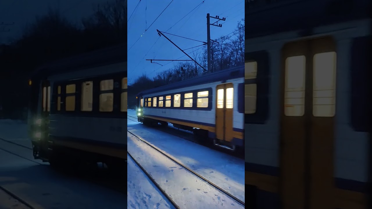 ЕлектроПоїзд ЕР9м Відправляється Зі станції 