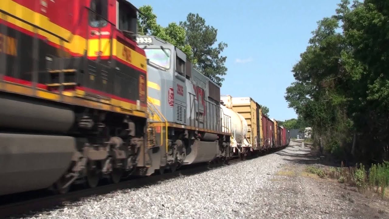 KCS SD70ACe 4051 leads NS 339 at Coaling, Alabama YouTube