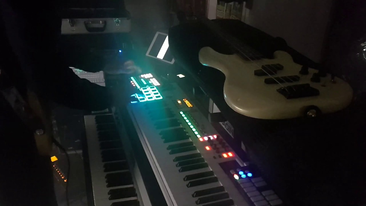 Daft Punk - Something About Us (Live set 3/8) - YouTube