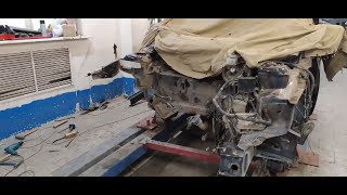 видео: Спасаем Приору после удара в переднюю часть. картинка: Спасаем Приору после удара в переднюю часть.
