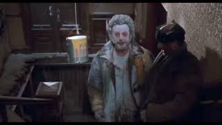 Home Alone 2: Lost in New York (1992) Paint cans and Pipe