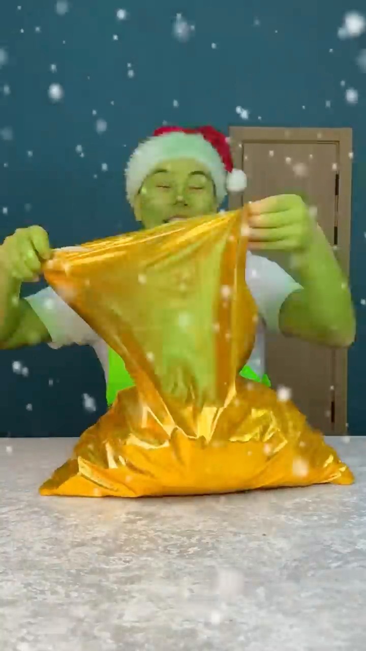 Grinch vs Santa Claus