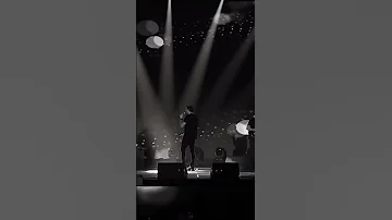 وعادي قلبي راضي بالفراق إيه يعني ده بكرة تبقى ذكرى ماضي عدى وراح ما فيش ما بينا أي حاجة هترجعني 