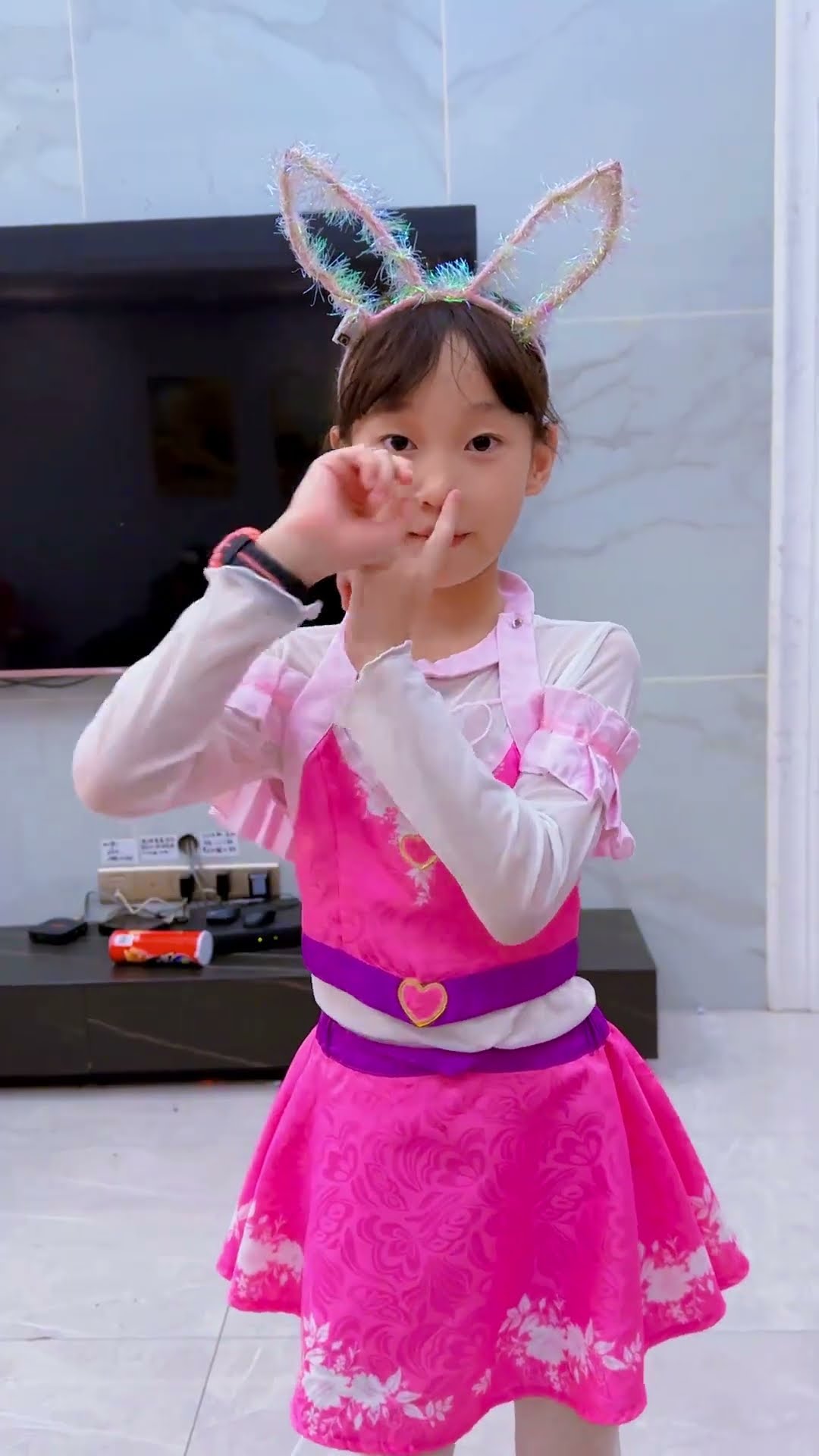 唐舞麟真的好笨啊！ 学不会舞桐的鼻尖魔术！ #斗罗大陆 #唐舞桐与唐老六 #小舞 #唐舞桐 #唐舞麟