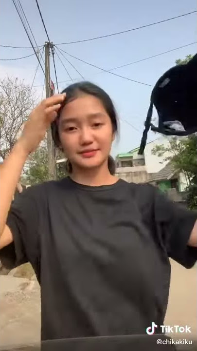 Cewek Joged Di Jalan | Tiktok Chika Chikaku Cantik Gemes | TikTok Cewek Cantik Goyang  #Shorts