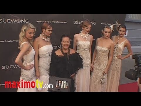 SUE WONG Presents "Glamour Goddesses" Fashion Even...