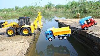 Mahindra Truck And Ford Dumper Accident Pulling Out Auto Rickshaw And Jcb ? Cartoon Jcb | Cs Toy