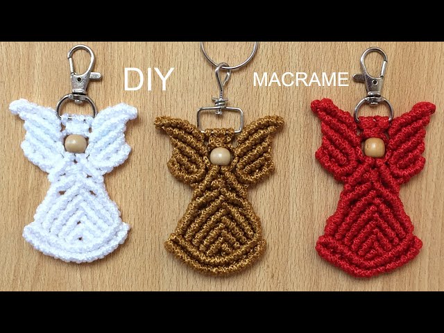 Llaveros o colgantes navideños de arcoíris ♥️🎄 . . . #macrame #macramelove  #macramechristmas #rainbow #rainbowkeychain #artesanal…