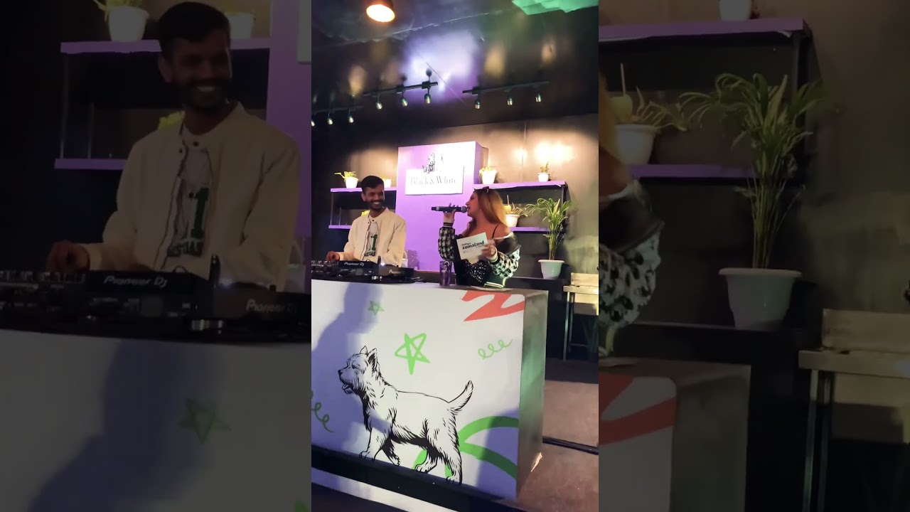 Best popular Emcee CHANDINI SEHGAL hosting zomaland Dj adhock performance 