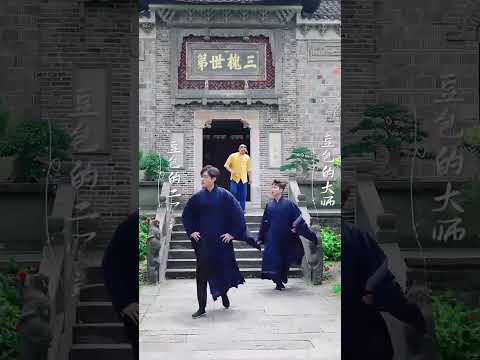 团宠奶包救全家 poster