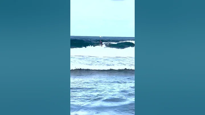 Darrell Surfing Headstand at Heleiwa 2022