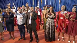 See how Paul Mwai's fan 'misbehaved' in a serious moment 😩😩 short worship