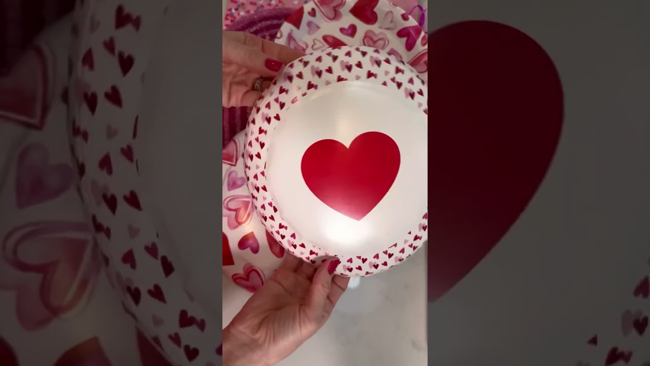 PAPER PLATE LOLLIPOPS!! Easy Valentines Hack! How cute? 