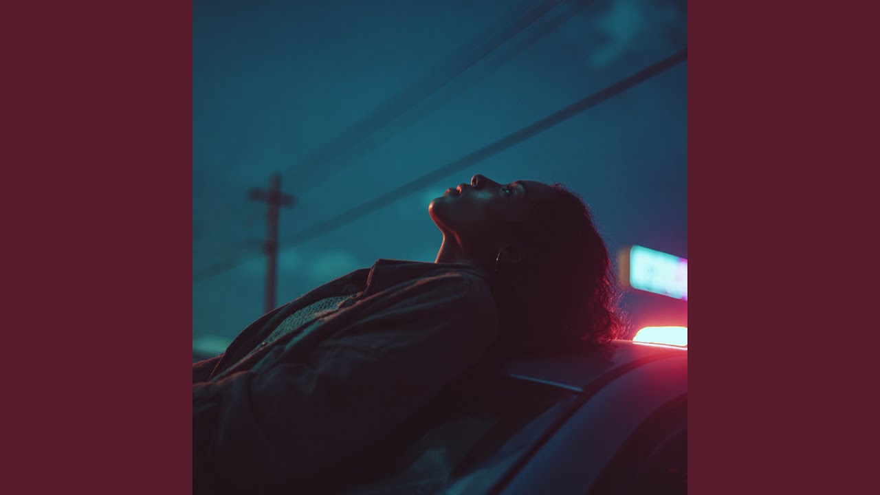Ver Empty Streets en YouTube Ver Empty Streets en YouTube