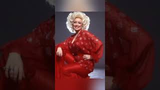 Does Dolly Parton have tattoos?