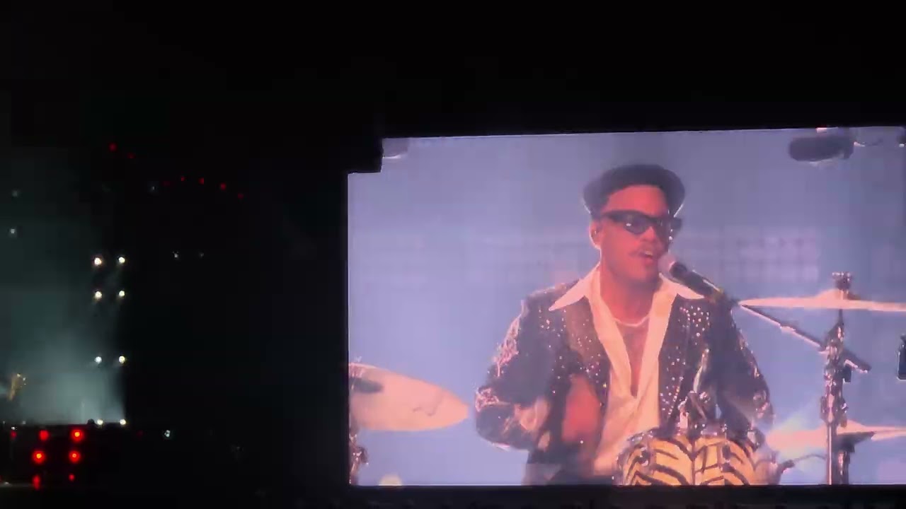 BrunoMars #TheRomanticTour #Detroit : #SilkSonic #777 - YouTube