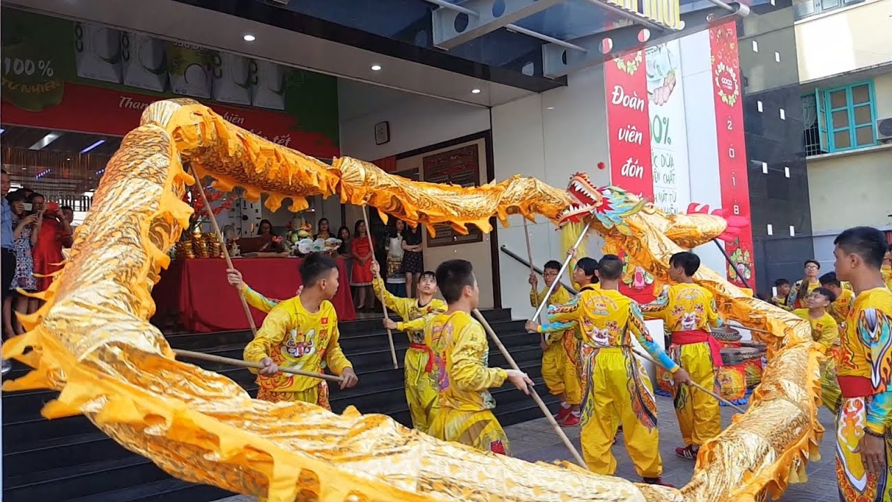Dragon Dance 2018 - LSR Lien Huu | Street Food And Travel